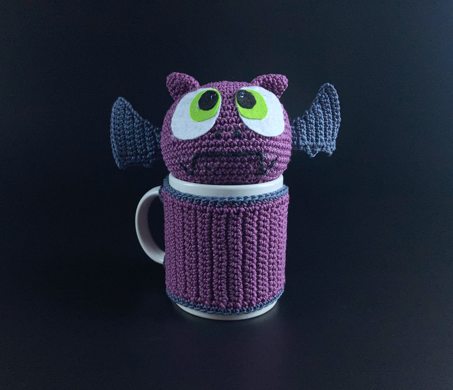 Halloween-i Amigurumi Denevér Kulcstartó és Bögre